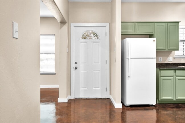 Foto del edificio - 3129 Molly Dr