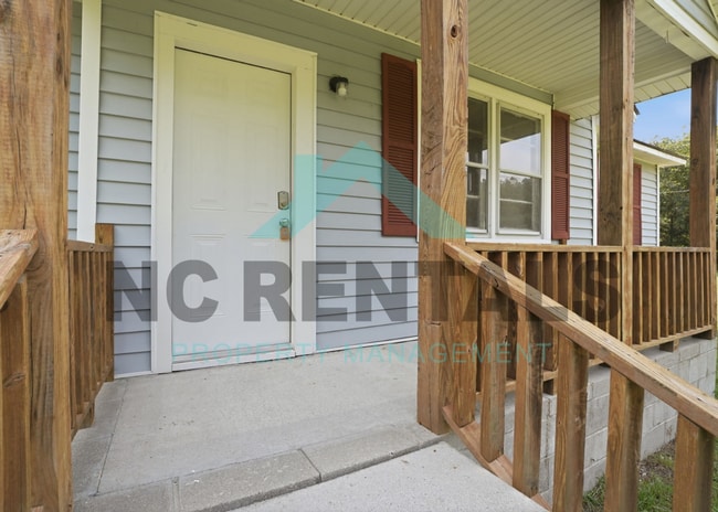 Building Photo - 141 Marthas Ln-