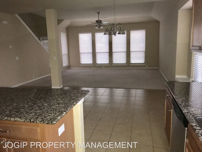 Building Photo - 1020 Rosemont Dr