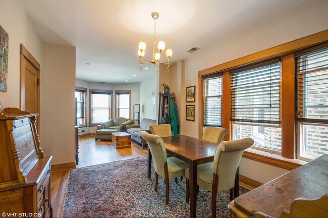 Foto del edificio - 2509 W Diversey Ave