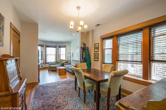 Building Photo - 2509 W Diversey Ave