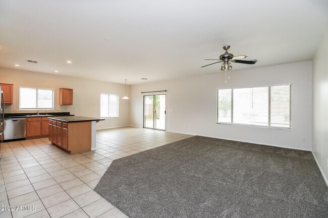 Building Photo - 6511 S Emerald Dr