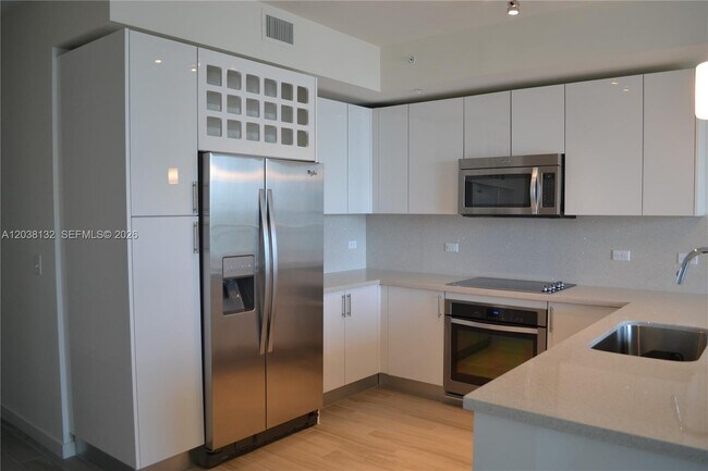 Foto del edificio - 999 SW 1st Ave