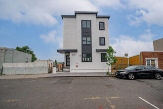 Building Photo - 6719 Meadowview Ave
