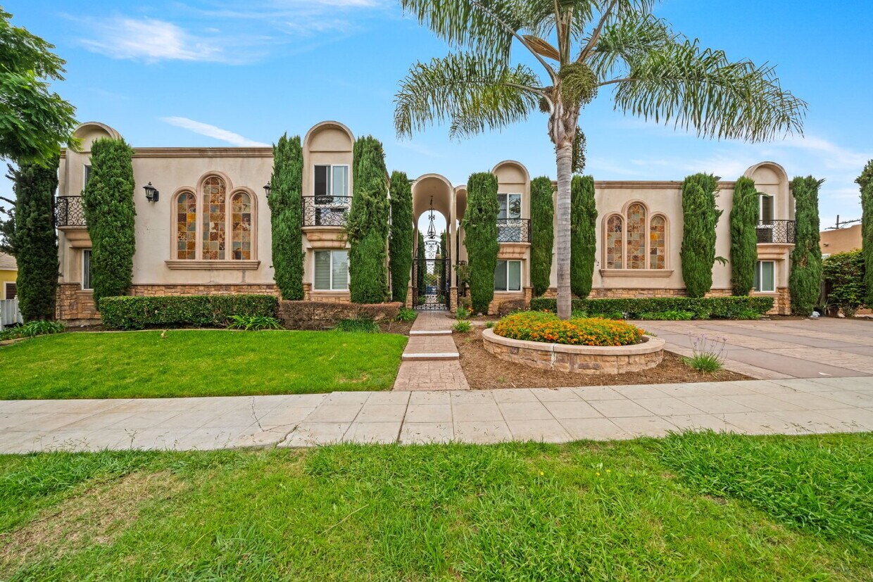 Foto principal - Coming Soon - San Diego City Heights Upstairs Condo Home in Beautiful Gated Complex- Available De...