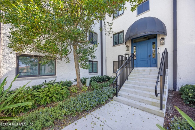 Building Photo - 2313 Costa Verde Blvd