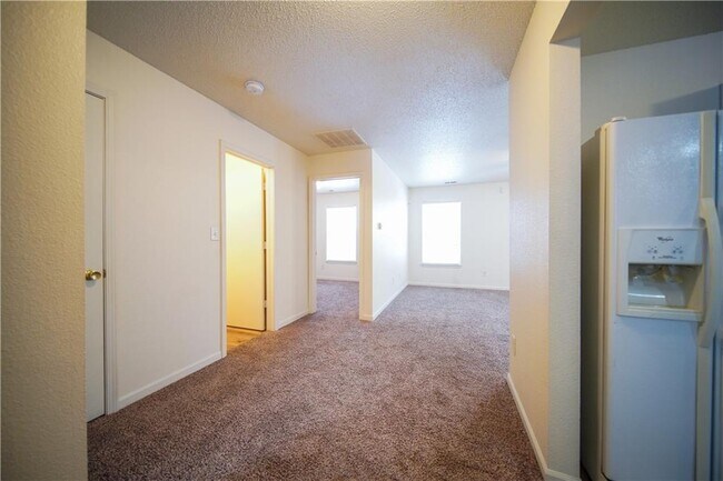Building Photo - 10414 Kensil St