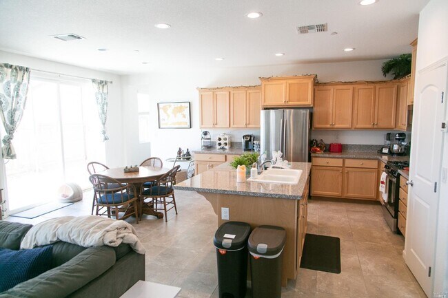 Building Photo - 137 Wisteria Cir