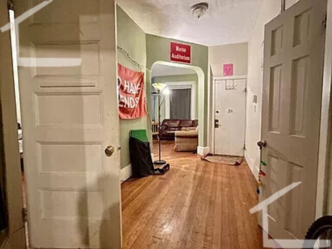 Foto del edificio - Spacious Unit, In-Unit Washer and Dryer, P...