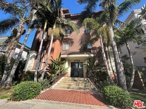 Building Photo - 11734 Montana Ave