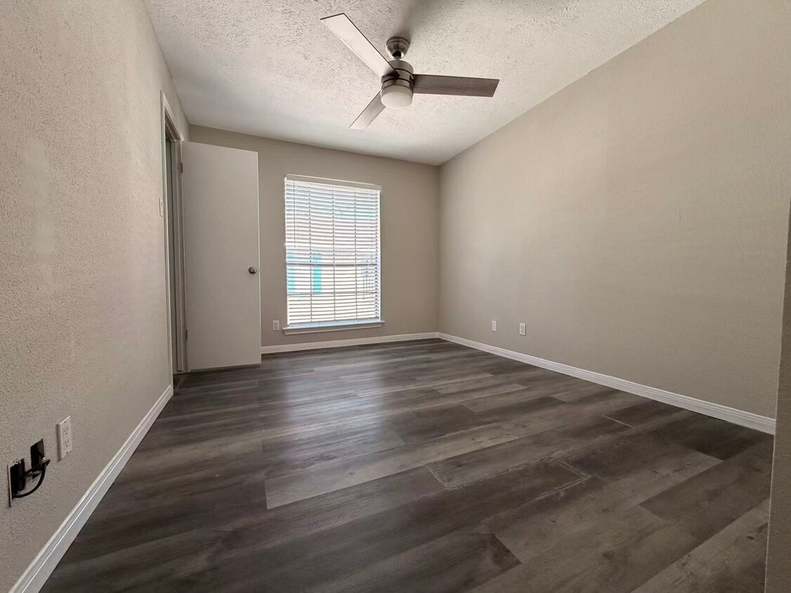 Building Photo - 2220 Bering Dr