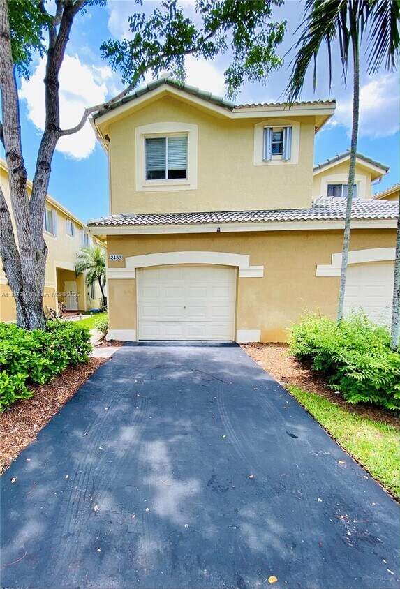 Foto principal - 2433 Pasadena Way