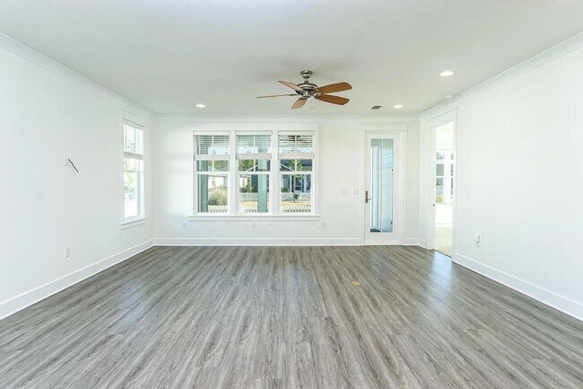 Foto del edificio - 36 Sandlefoot Ln