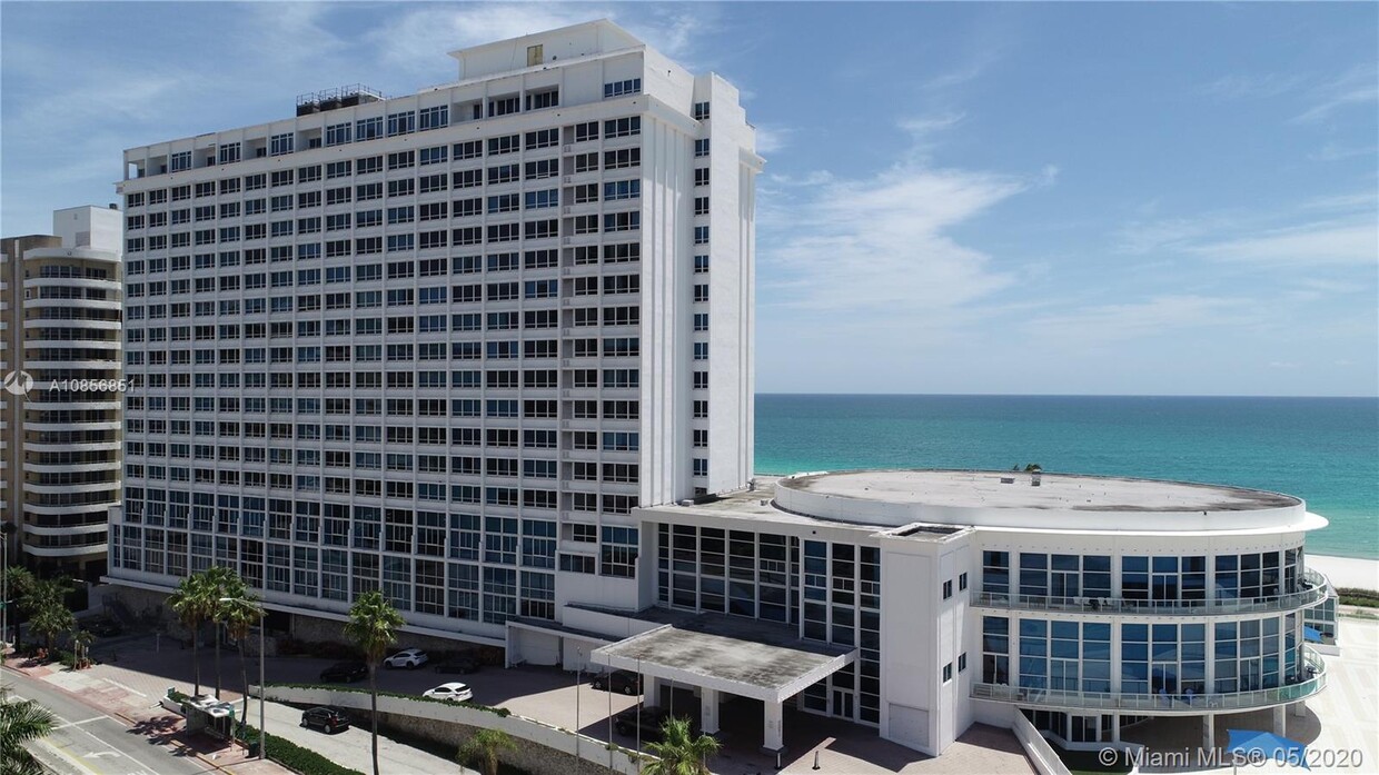 Primary Photo - 5445 Collins Ave