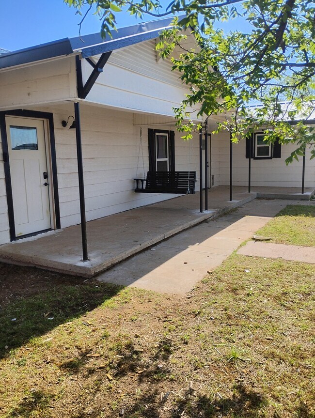 Foto del edificio - 7212 N County Rd 3300