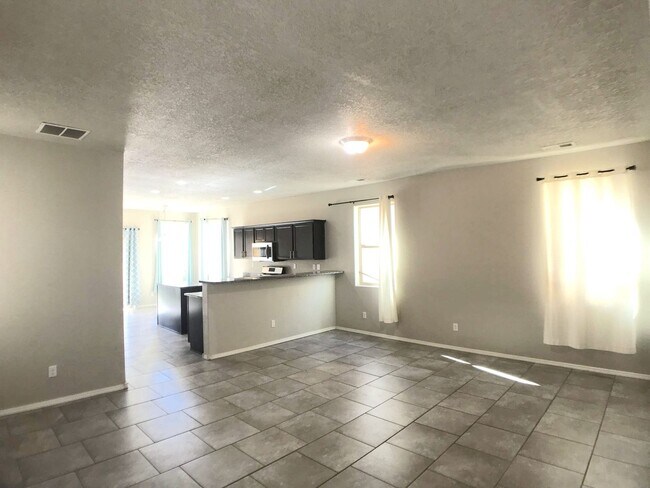 Building Photo - Beautiful 3-Bedroom Home in Tierra Oeste –...