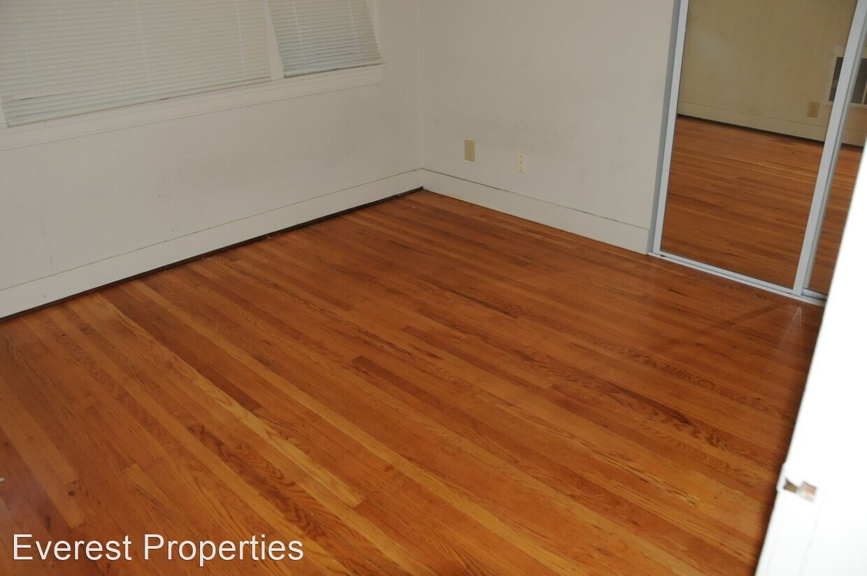 Foto del edificio - 2456-2460 Parker St