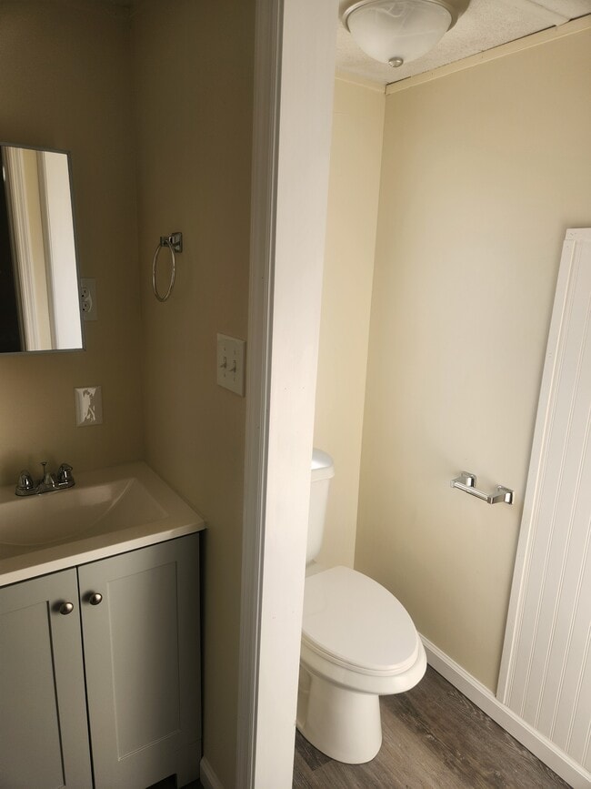 Building Photo - 105 Kim Ln