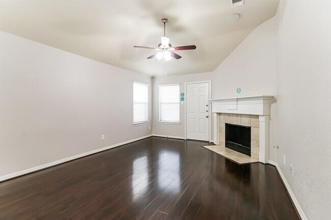Foto del edificio - 969 Oak Lynn Dr