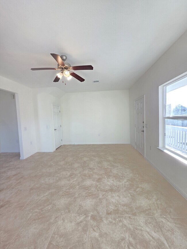 Foto del edificio - 3 Bedroom-2.5 Bath-2 car garage, Ready for Move in