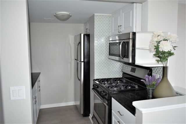 Building Photo - 6150 N Kenmore Ave