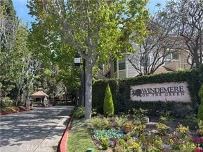 Building Photo - 2559 Plaza del Amo
