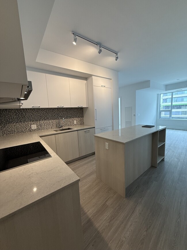 Photo du bâtiment - 8188 Yonge St