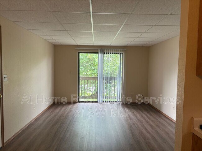 Foto del edificio - 722 E Bain St