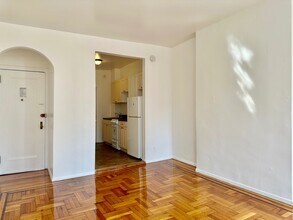 Building Photo - 124 W 112th St