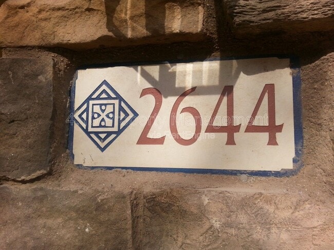 Foto del edificio - 2644 E Chester Dr