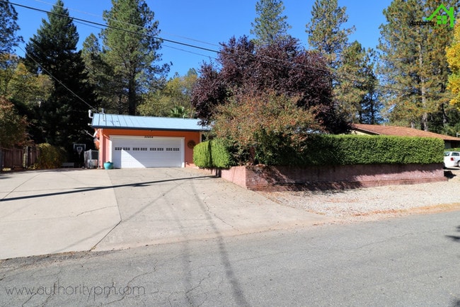 Building Photo - 20454 Lakeview Dr