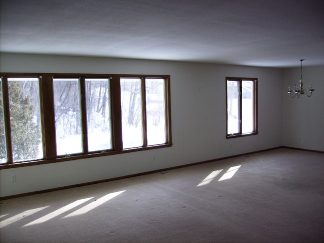 Building Photo - 5317 Malibu Dr