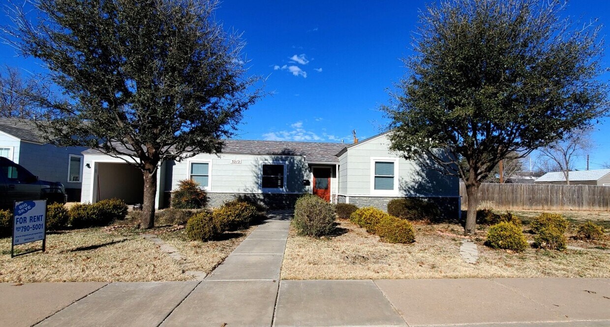Foto principal - Immaculate renovated Mid Century with all ...