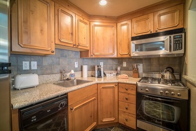 Building Photo - Villa 3088 1 Bedroom 1 Bathroom Full Kitchen