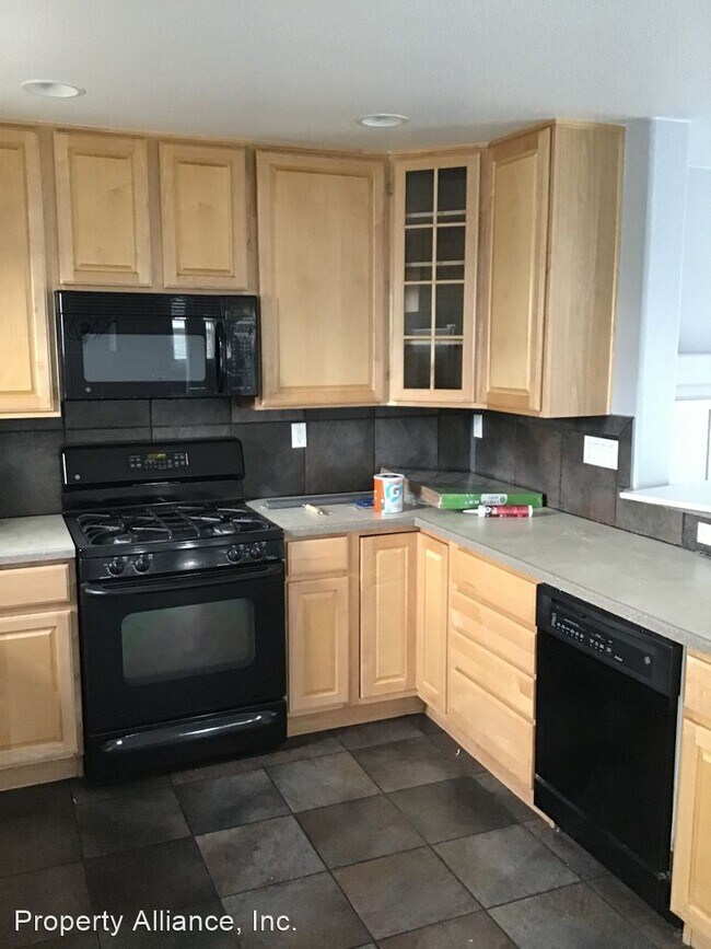 Building Photo - 3 br, 2.5 bath House - 22022 E. Irish Drive
