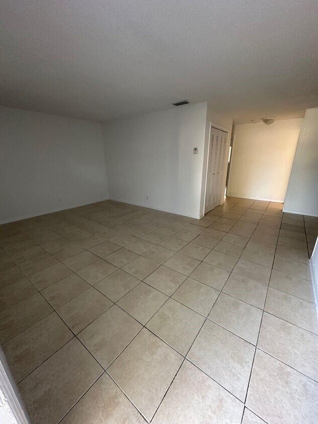 Foto del edificio - 3800 N University Dr