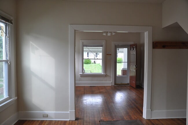 Building Photo - Now Pre-Leasing for Fall Semester 2026