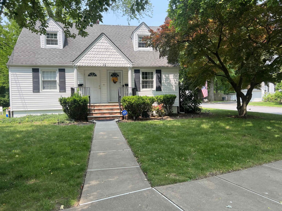 Primary Photo - 42 7th Ave
