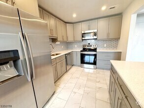 Building Photo - 466 Pompton Ave