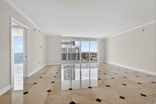 Building Photo - 18911 Collins Ave