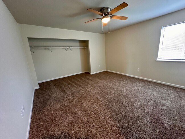 Foto del edificio - 1397 E Cypress Ave