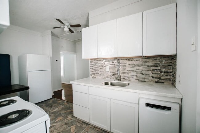 Building Photo - 3913 Ursuline St
