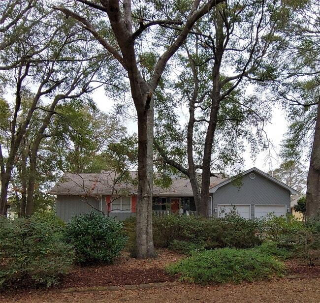 Building Photo - Coastal Resort Style Living - Pet Friendly...