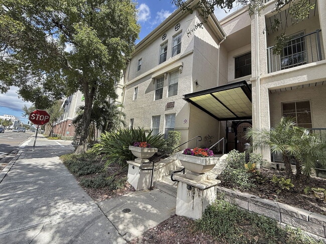 Photo - 402 S Armenia Ave Apartment