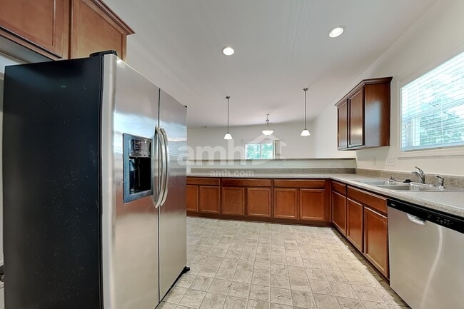 Building Photo - 305 Switchback Street