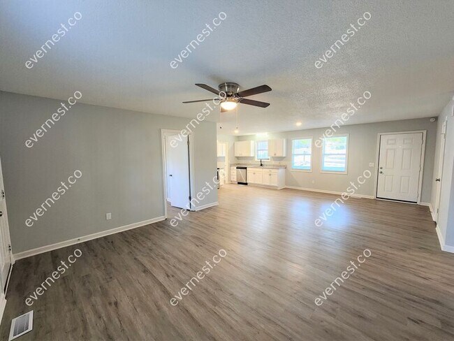 Building Photo - 705 W Creek Cir