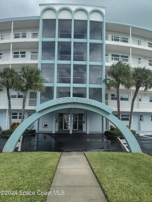 Foto principal - 4000 Ocean Beach Blvd