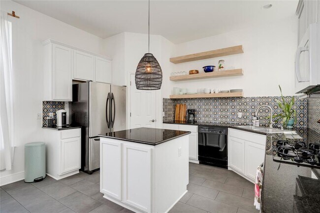 Foto del edificio - 1802 Village Oak Ct
