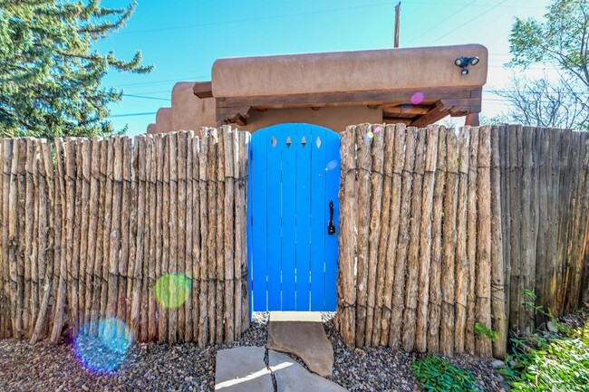 Building Photo - Charming Guest House on Escalante St.