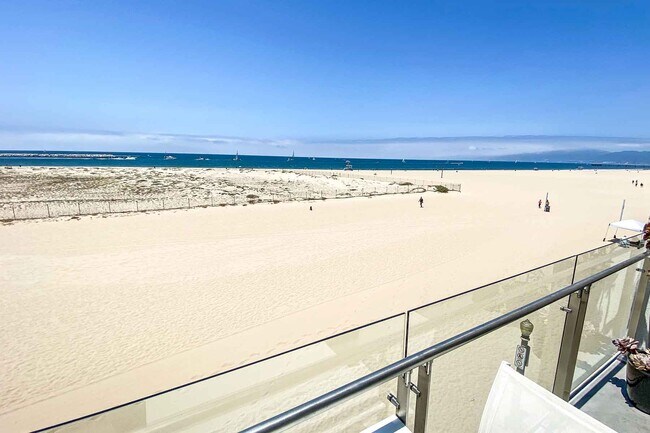 Building Photo - 5209 Ocean Front Walk